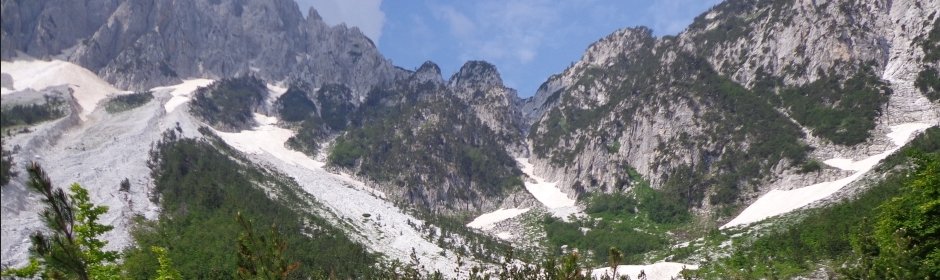 Die nordalbanischen Alpen in Richtung nach Montenegro 